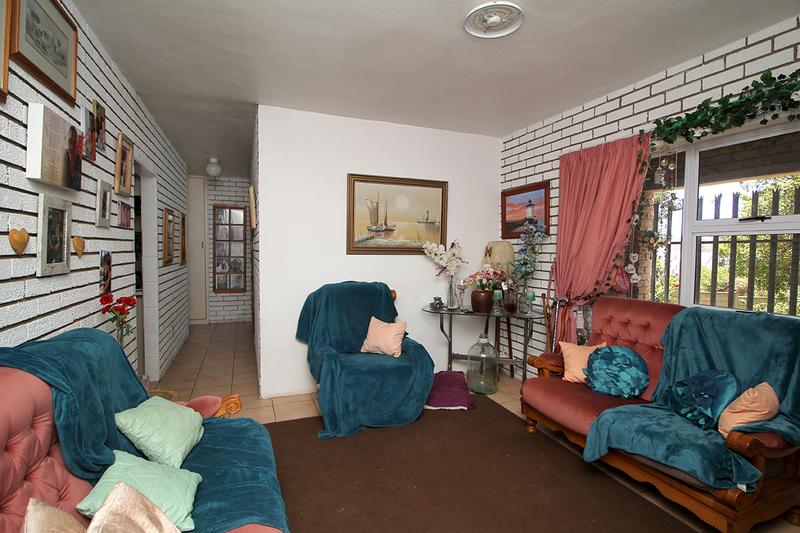 4 Bedroom Property for Sale in Hartenbos Heuwels Western Cape